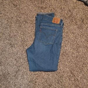 Levi's Classic Blue Jeans with Leather Patch